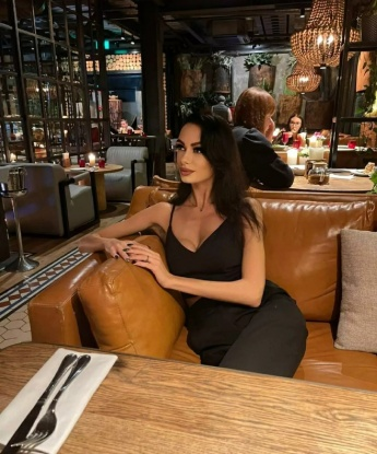 У меня богатый опыт, и я знаю, как доставить настоящее удовольствие. Возможности ограничены только твоей фантазией. Предлагаю эскорт-услуги, классический и эротический массаж, стриптиз и многое другое. Мои отзывы подтверждают, что я достойна твоего внимания 😏 К тому же, у меня есть фото, чтобы ты мог оценить мои прелести. Возьми меня в Москве, и я покажу тебе рай на земле. 💋❤️🔥 Москва, это куда я тебе приеду! 2570, 25 лет